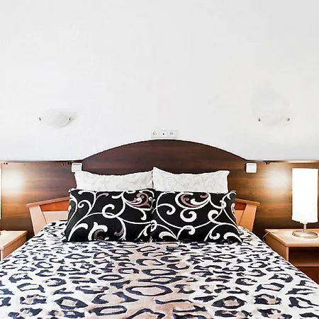 Center Lux On Karla Marksa 4-Room Daire